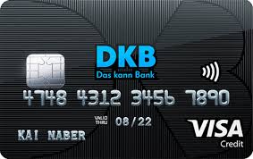 Eine schwarze Kreditkarte von der DKB
