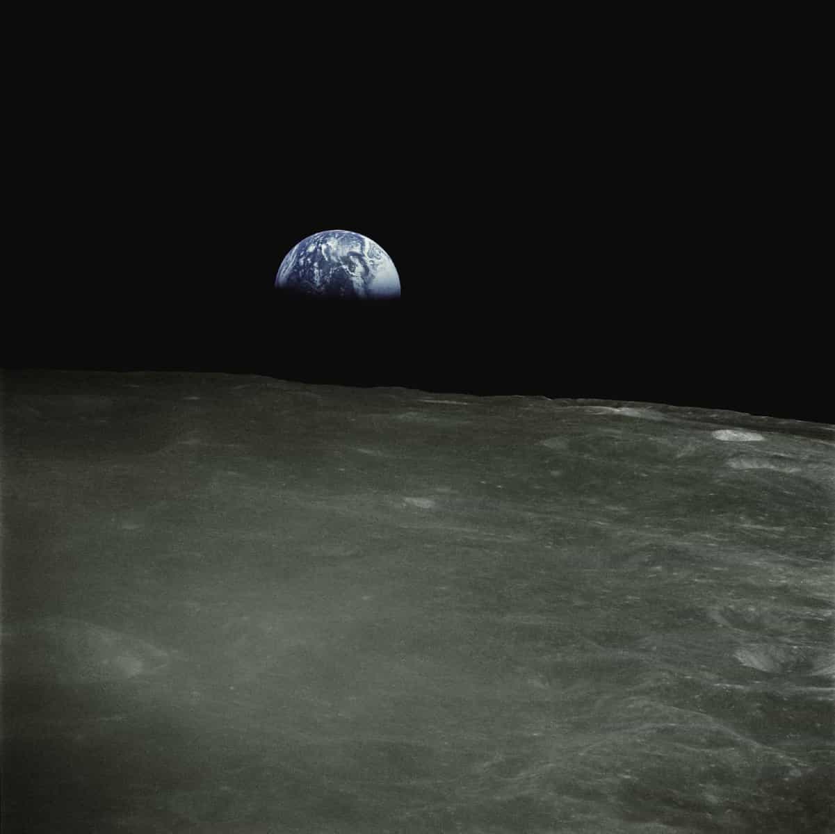 Erde und Mond als Sinnbild für Terra Luna